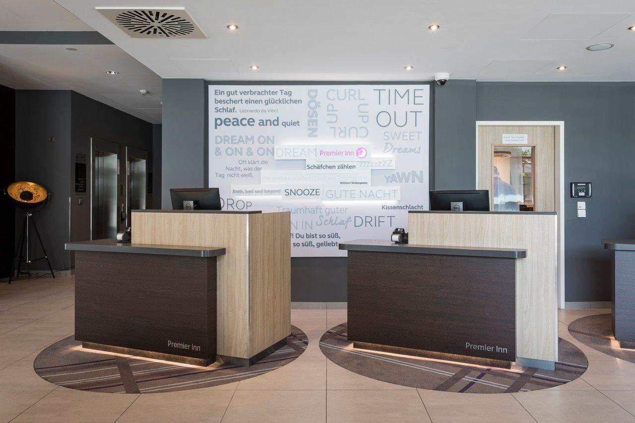 Holiday Inn Express - Freiburg - City Centre Exterior foto